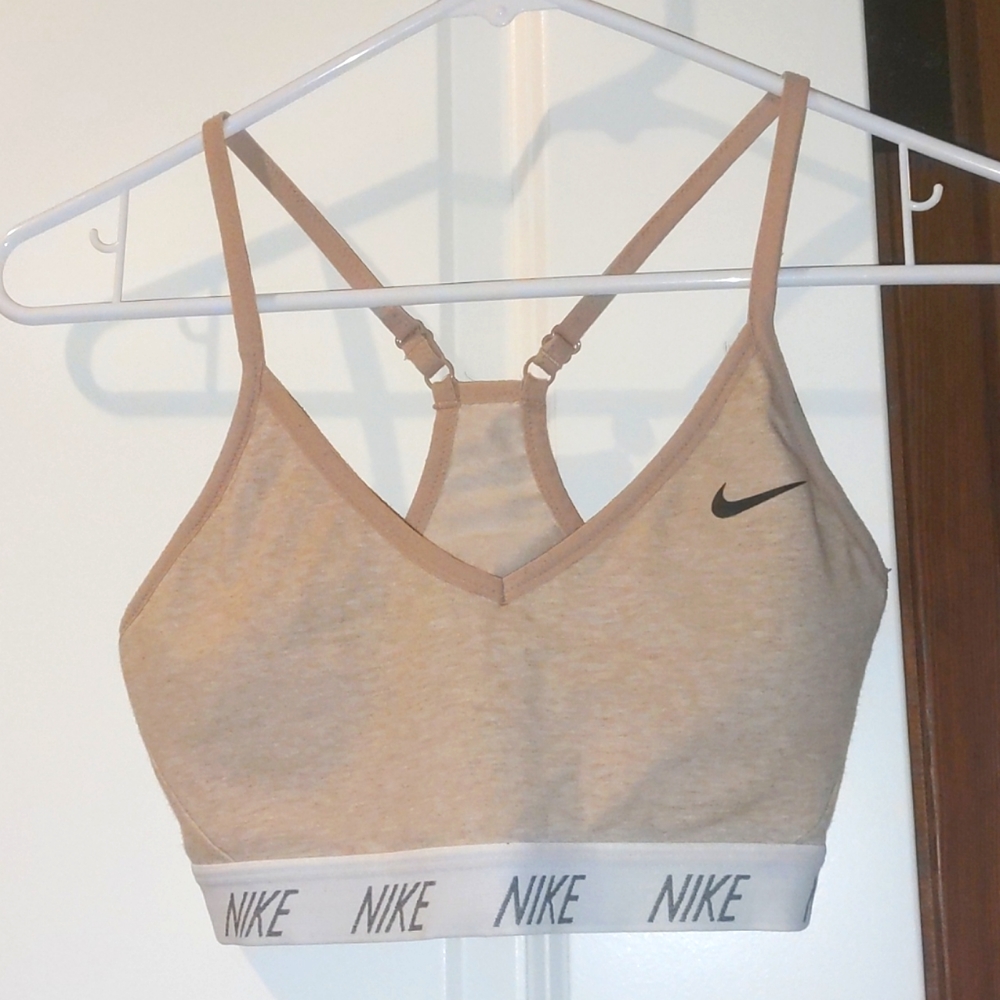 Nike Medium Support Sports Bra